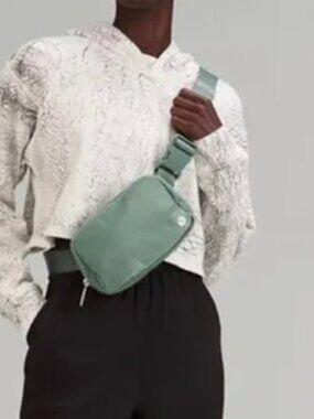 Lululemon Everywhere Crossbody Belt Bag 1L - Tidewater Teal